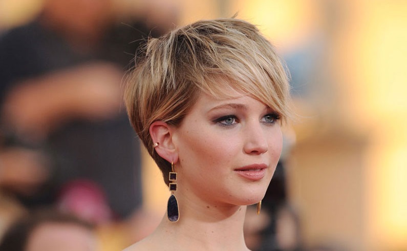 Hey Short-Haired Girls--Here's How To Get Your Cut To Look Like Halle  Berry's | Glamour